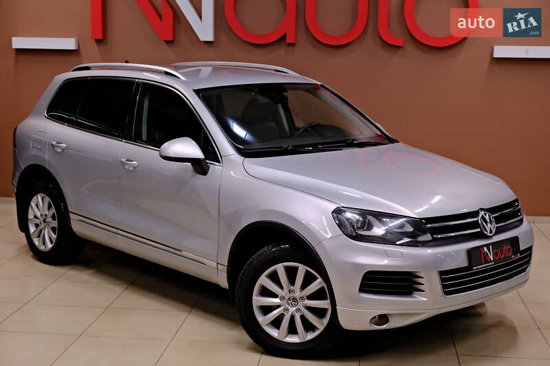 Позашляховик / Кросовер Volkswagen Touareg 2013 в Одесі