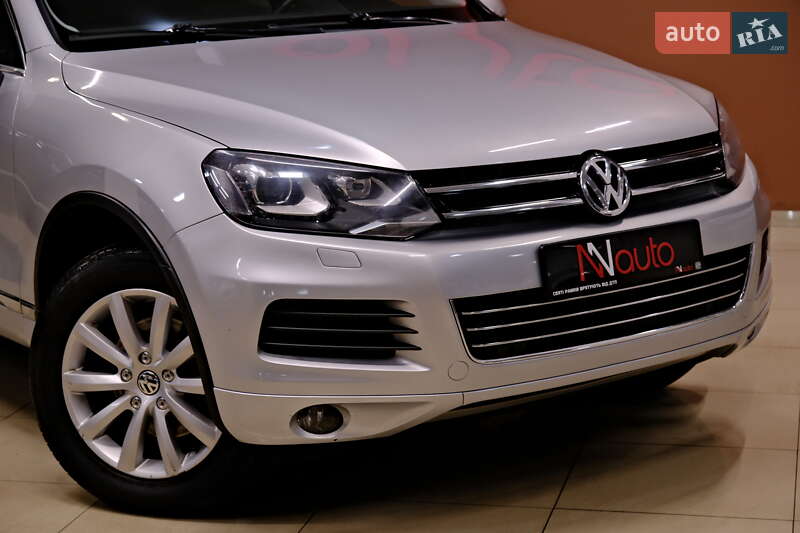 Позашляховик / Кросовер Volkswagen Touareg 2013 в Одесі