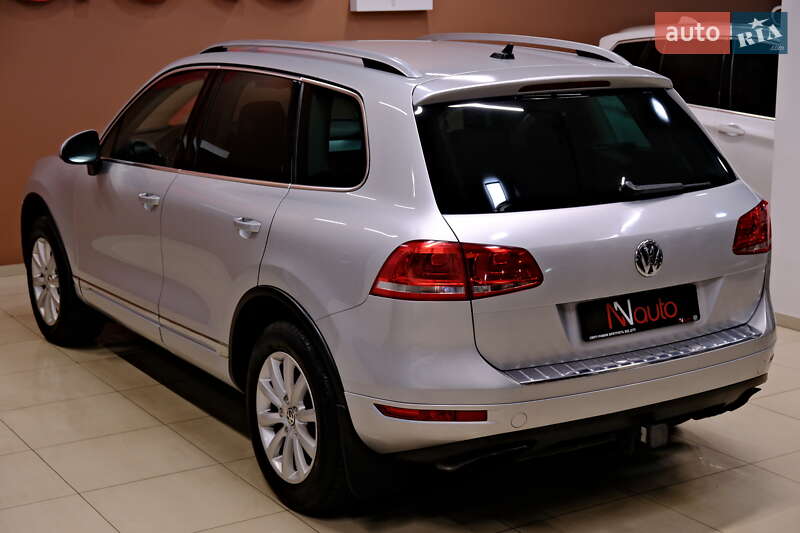 Позашляховик / Кросовер Volkswagen Touareg 2013 в Одесі