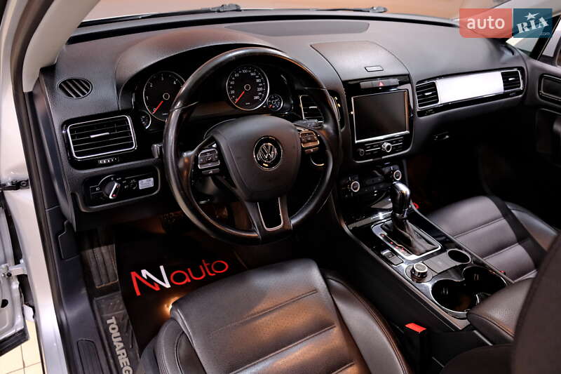 Позашляховик / Кросовер Volkswagen Touareg 2013 в Одесі