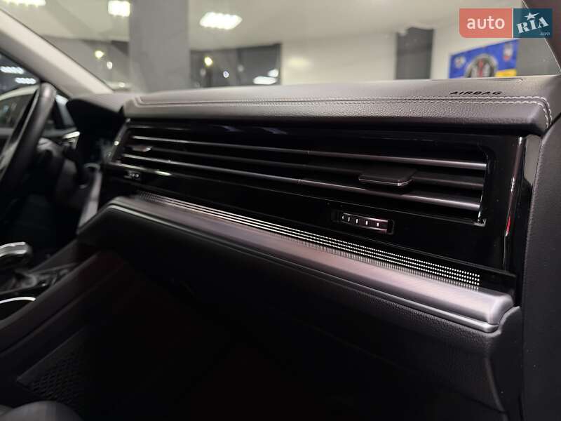 Позашляховик / Кросовер Volkswagen Touareg 2020 в Тернополі