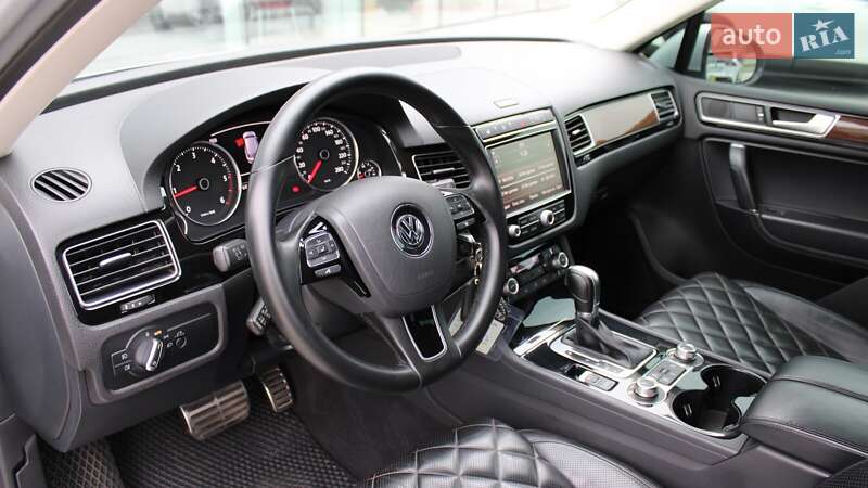 Позашляховик / Кросовер Volkswagen Touareg 2017 в Черкасах
