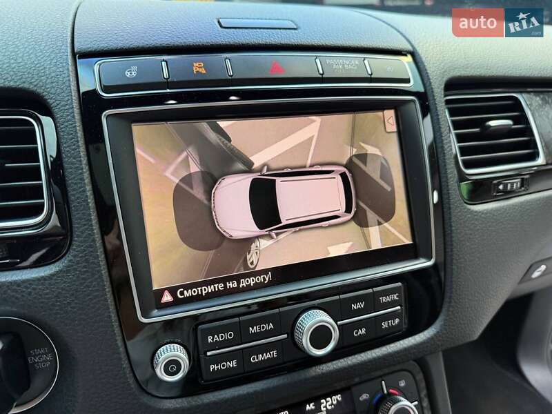 Позашляховик / Кросовер Volkswagen Touareg 2015 в Києві