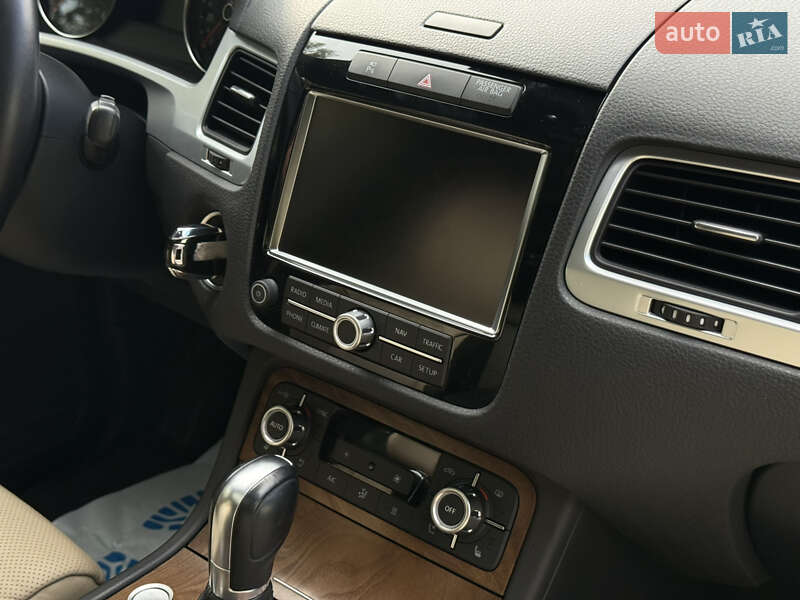 Позашляховик / Кросовер Volkswagen Touareg 2014 в Івано-Франківську