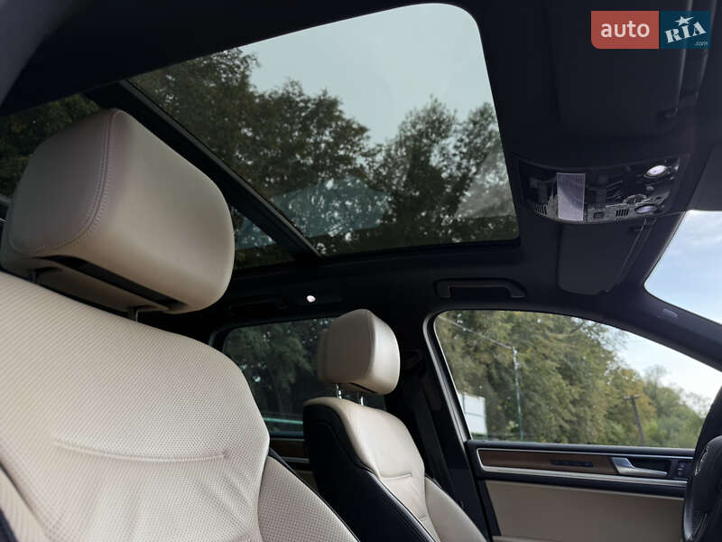 Позашляховик / Кросовер Volkswagen Touareg 2014 в Івано-Франківську