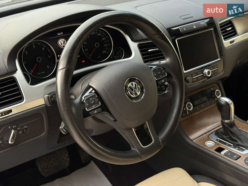 Позашляховик / Кросовер Volkswagen Touareg 2014 в Івано-Франківську