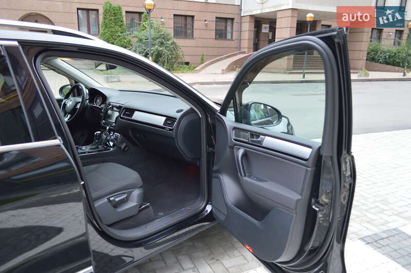 Позашляховик / Кросовер Volkswagen Touareg 2014 в Києві фото 28 Позашляховик / Кросовер Volkswagen Touareg 2014 в Києві