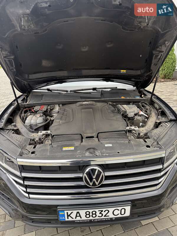 Внедорожник / Кроссовер Volkswagen Touareg 2021 в Киеве