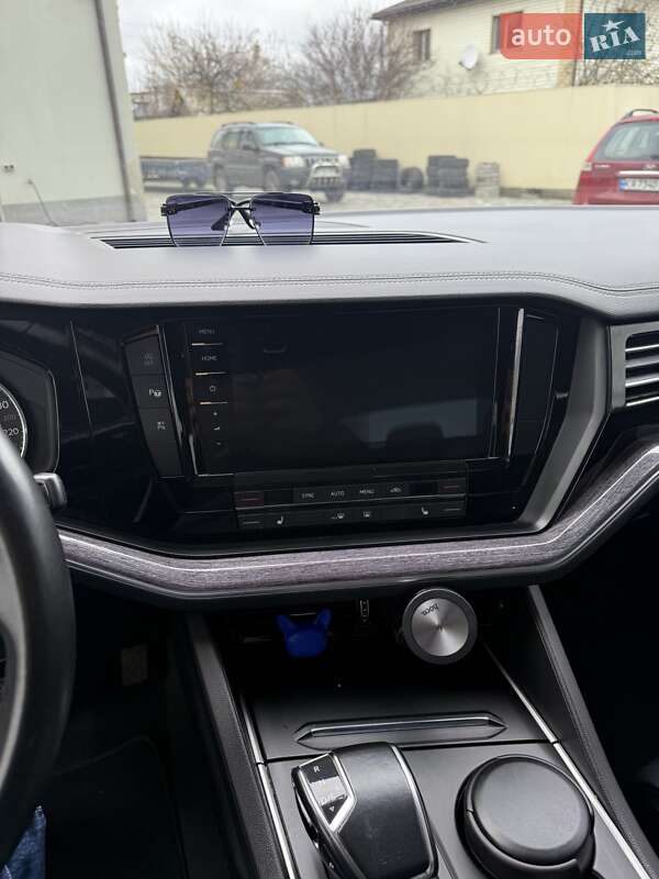 Внедорожник / Кроссовер Volkswagen Touareg 2021 в Киеве