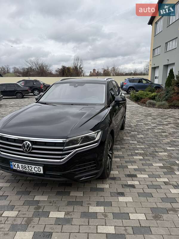 Внедорожник / Кроссовер Volkswagen Touareg 2021 в Киеве