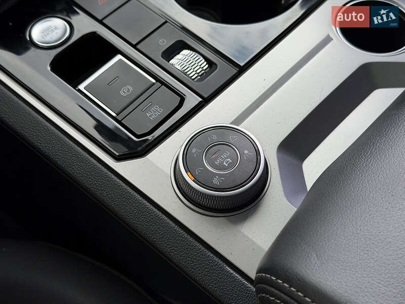 Внедорожник / Кроссовер Volkswagen Touareg 2018 в Киеве фото 12 Внедорожник / Кроссовер Volkswagen Touareg 2018 в Киеве