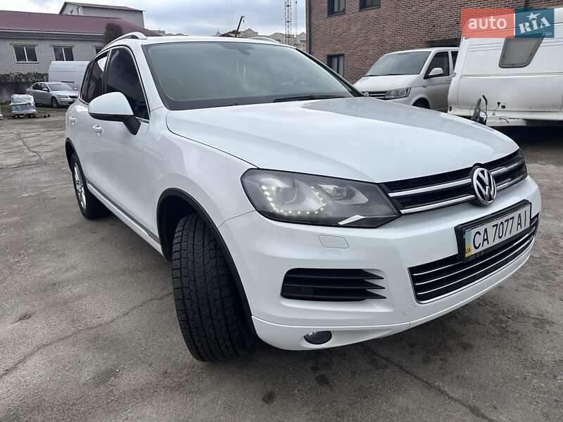 Внедорожник / Кроссовер Volkswagen Touareg 2013 в Киеве