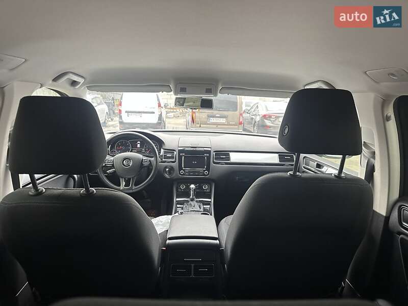Внедорожник / Кроссовер Volkswagen Touareg 2013 в Киеве