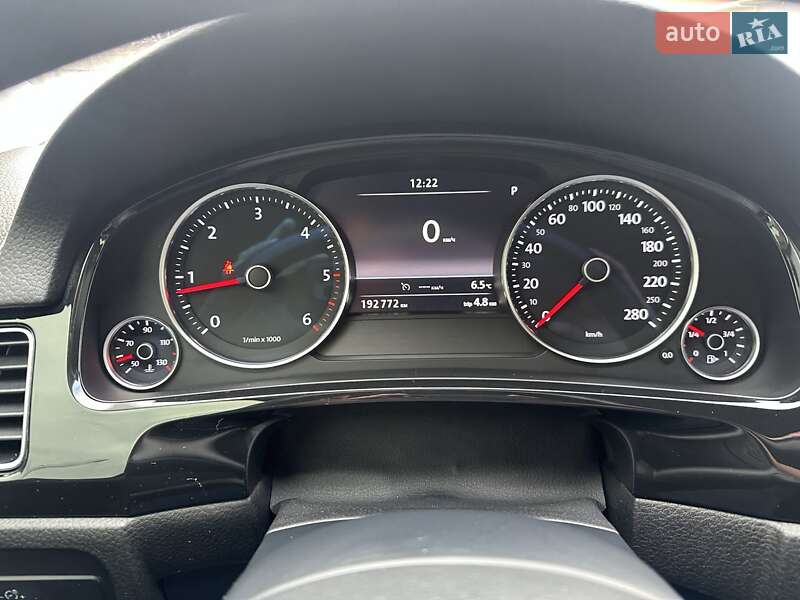 Внедорожник / Кроссовер Volkswagen Touareg 2013 в Киеве