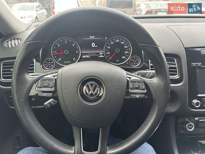 Внедорожник / Кроссовер Volkswagen Touareg 2013 в Киеве