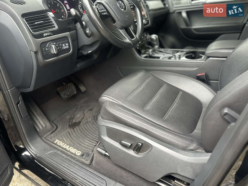 Внедорожник / Кроссовер Volkswagen Touareg 2011 в Киеве