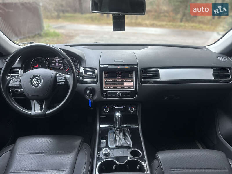 Внедорожник / Кроссовер Volkswagen Touareg 2011 в Киеве