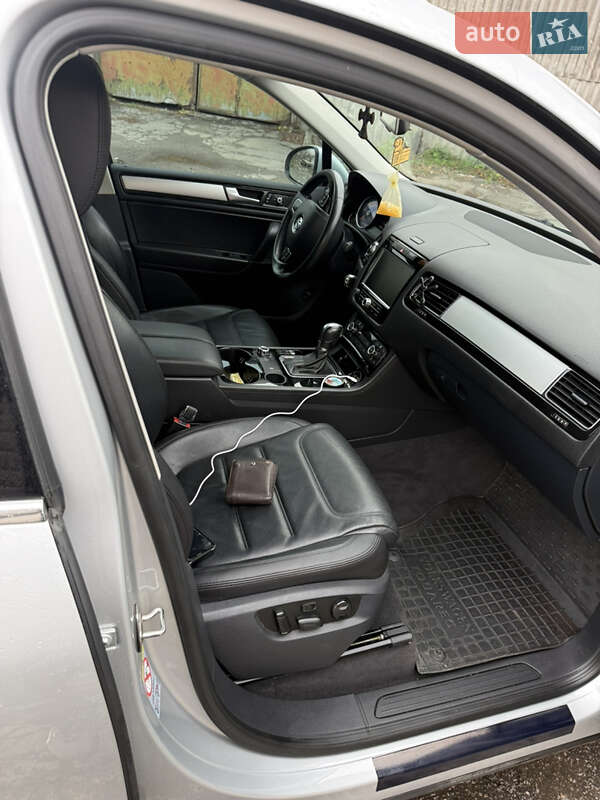 Внедорожник / Кроссовер Volkswagen Touareg 2013 в Брацлаве