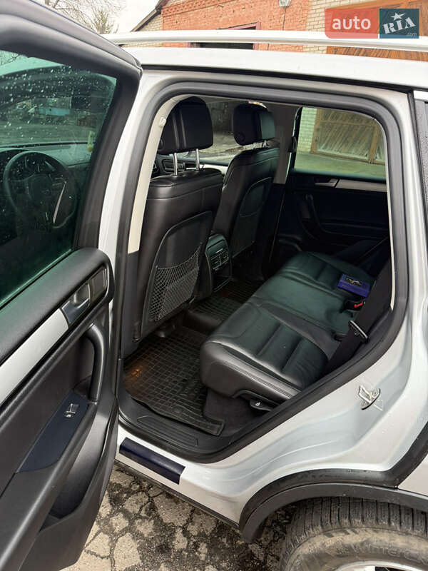 Внедорожник / Кроссовер Volkswagen Touareg 2013 в Брацлаве