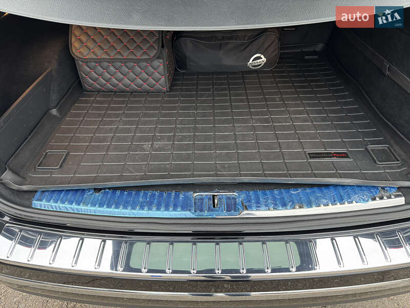 Внедорожник / Кроссовер Volkswagen Touareg 2017 в Киеве