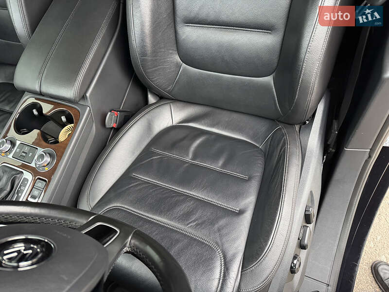 Внедорожник / Кроссовер Volkswagen Touareg 2017 в Киеве