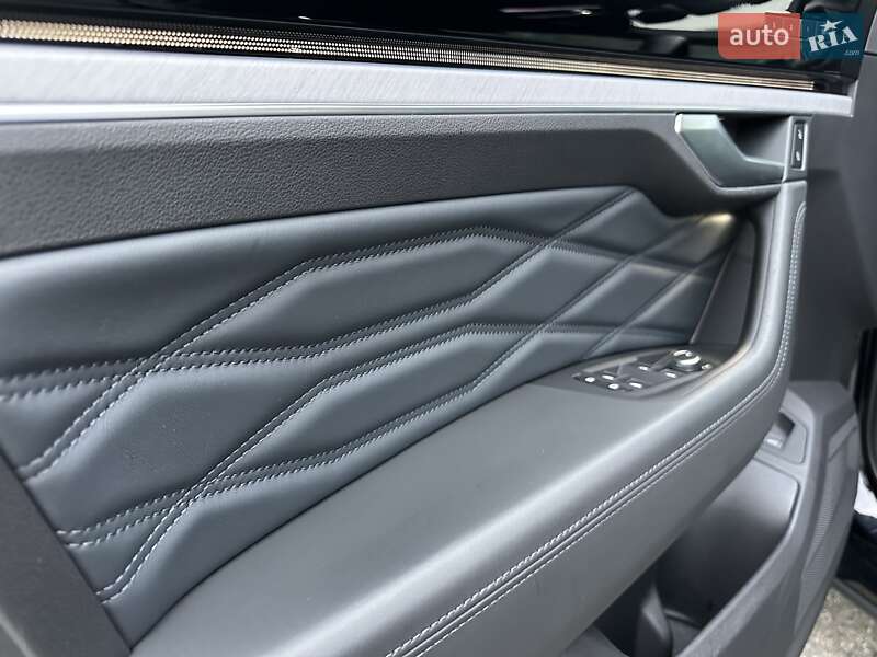 Внедорожник / Кроссовер Volkswagen Touareg 2021 в Киеве