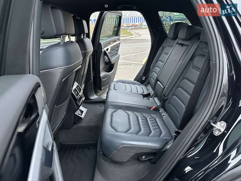 Внедорожник / Кроссовер Volkswagen Touareg 2021 в Киеве