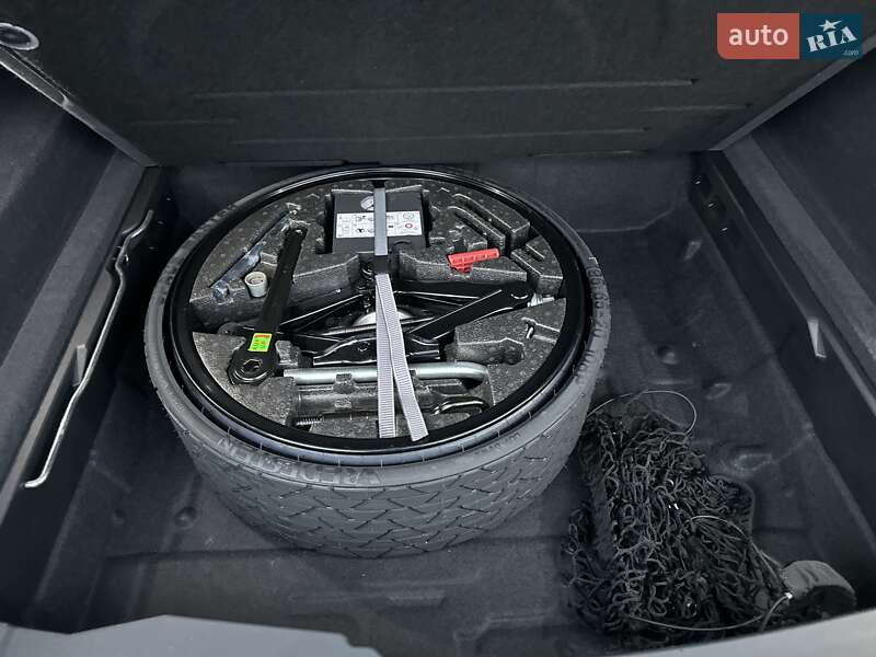 Внедорожник / Кроссовер Volkswagen Touareg 2021 в Киеве