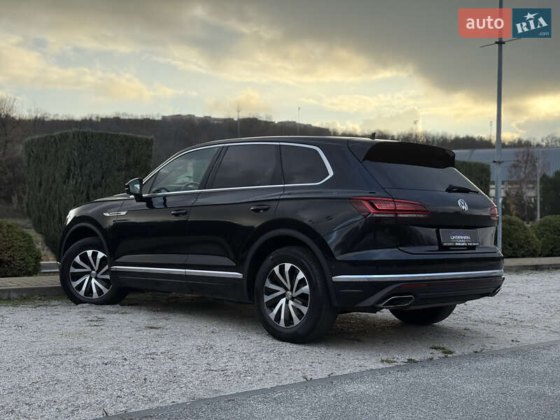 Внедорожник / Кроссовер Volkswagen Touareg 2018 в Днепре фото 11 Внедорожник / Кроссовер Volkswagen Touareg 2018 в Днепре