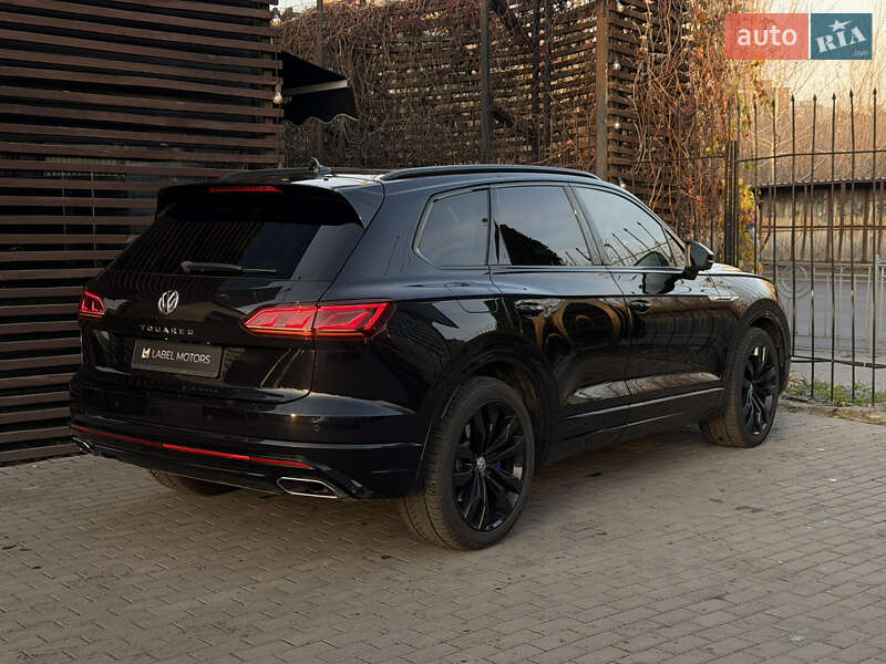 Внедорожник / Кроссовер Volkswagen Touareg 2020 в Киеве