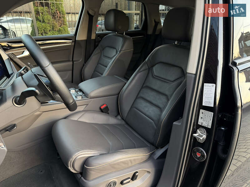 Внедорожник / Кроссовер Volkswagen Touareg 2020 в Киеве
