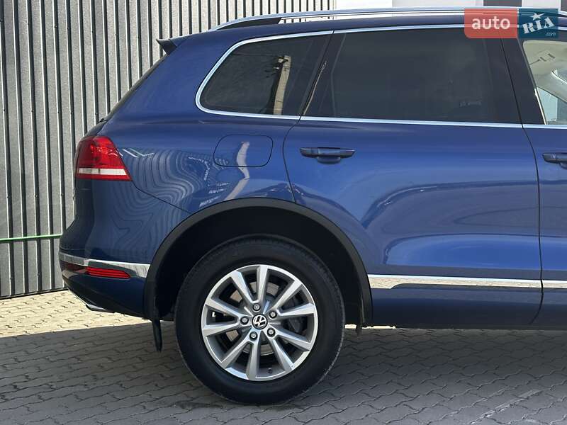 Внедорожник / Кроссовер Volkswagen Touareg 2014 в Львове