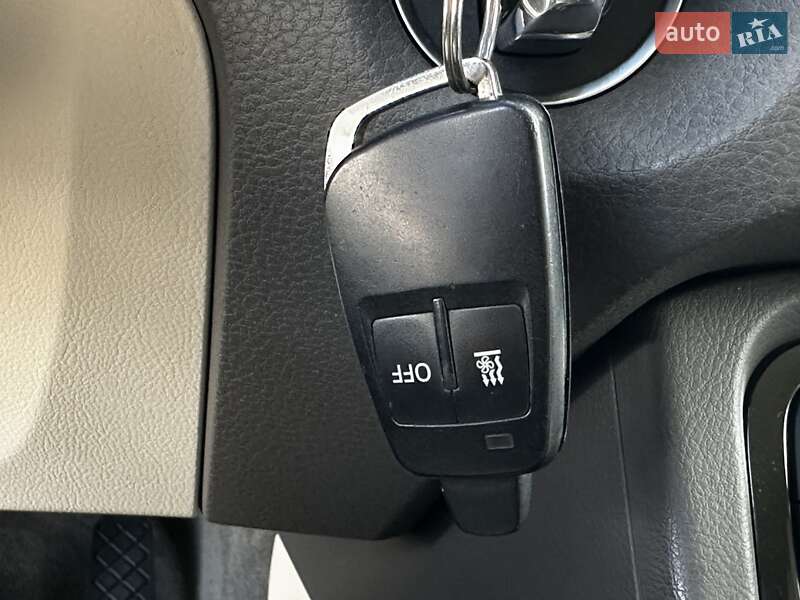 Внедорожник / Кроссовер Volkswagen Touareg 2014 в Львове