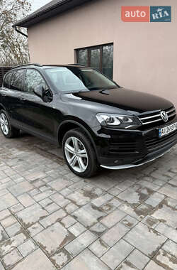 Внедорожник / Кроссовер Volkswagen Touareg 2011 в Киеве