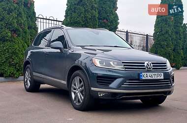 Позашляховик / Кросовер Volkswagen Touareg 2015 в Києві