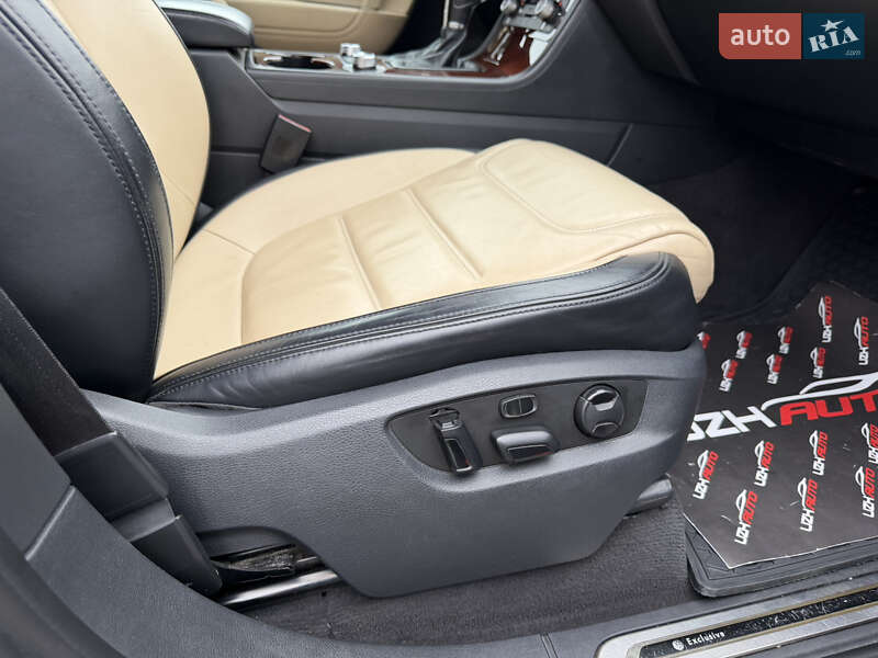 Внедорожник / Кроссовер Volkswagen Touareg 2015 в Ужгороде