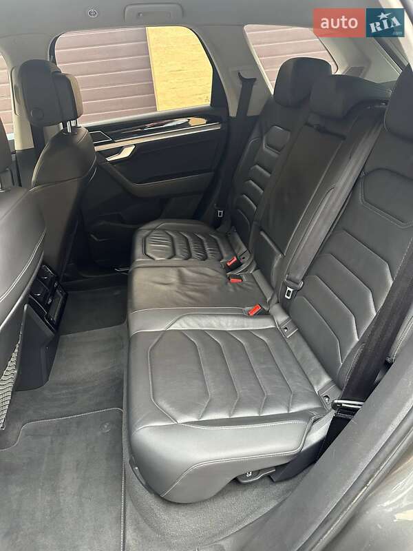 Внедорожник / Кроссовер Volkswagen Touareg 2019 в Миргороде