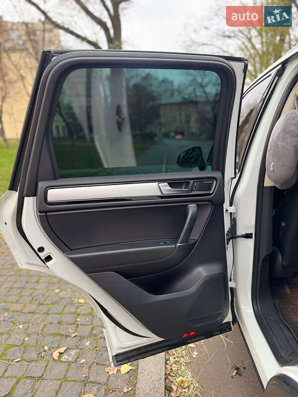 Внедорожник / Кроссовер Volkswagen Touareg 2015 в Киеве фото 11 Внедорожник / Кроссовер Volkswagen Touareg 2015 в Киеве