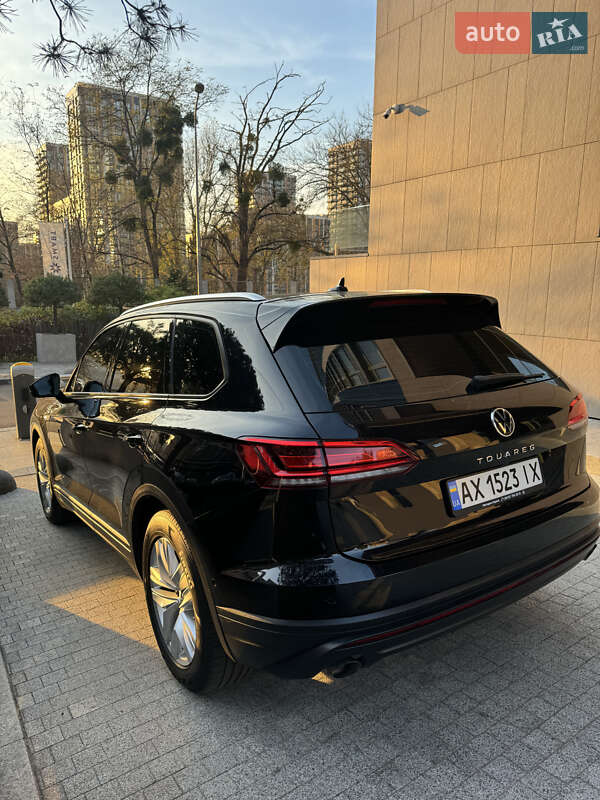 Внедорожник / Кроссовер Volkswagen Touareg 2020 в Киеве