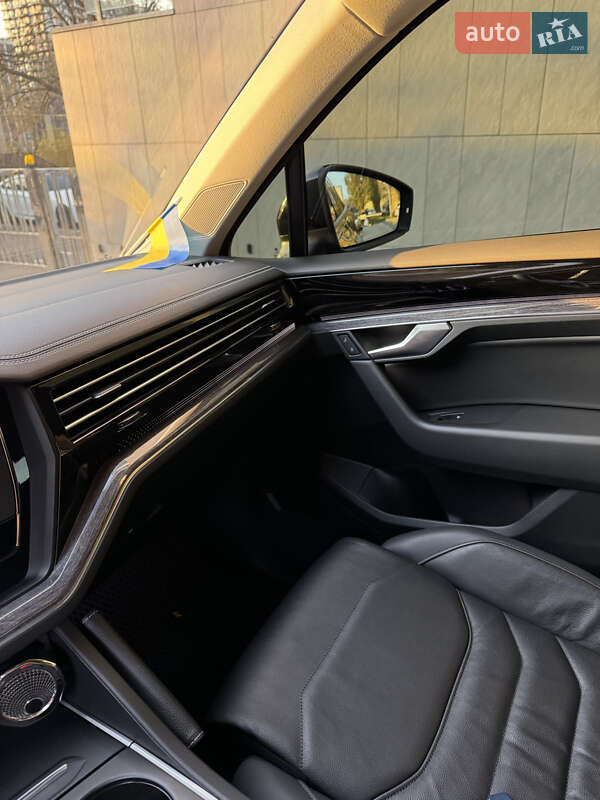 Внедорожник / Кроссовер Volkswagen Touareg 2020 в Киеве