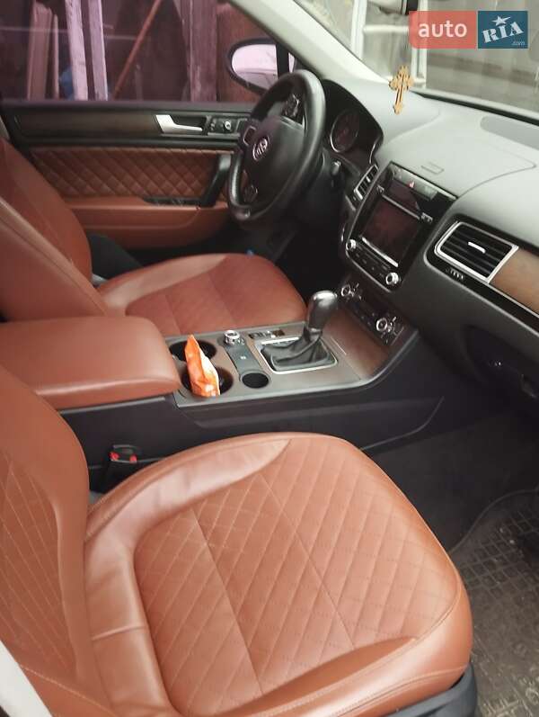 Внедорожник / Кроссовер Volkswagen Touareg 2014 в Новых Петровцах