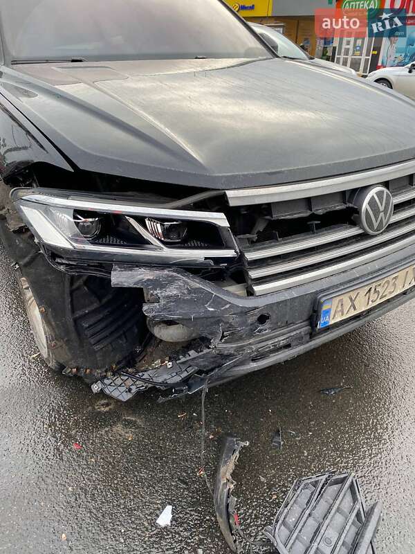 Внедорожник / Кроссовер Volkswagen Touareg 2020 в Киеве