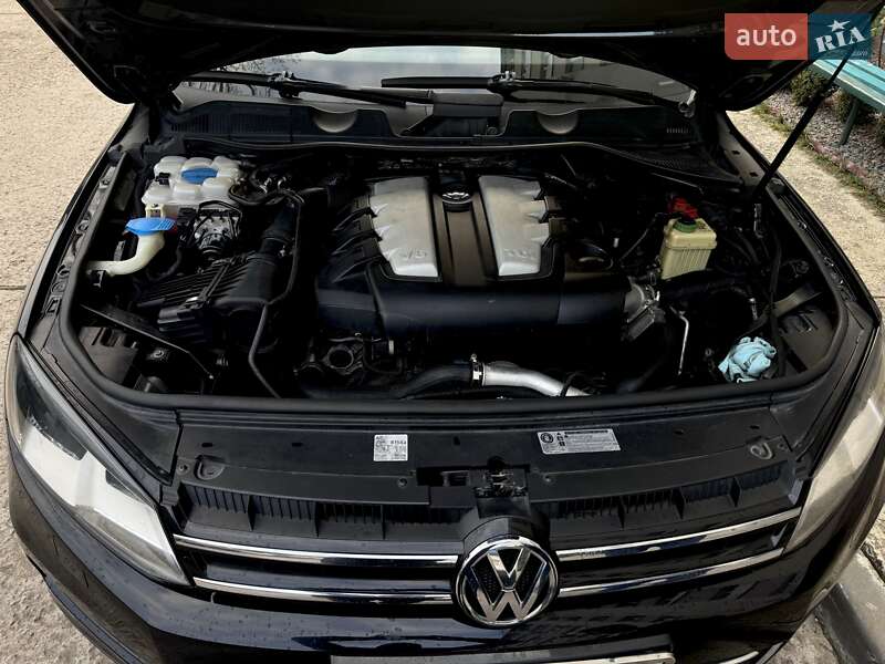 Внедорожник / Кроссовер Volkswagen Touareg 2011 в Сумах