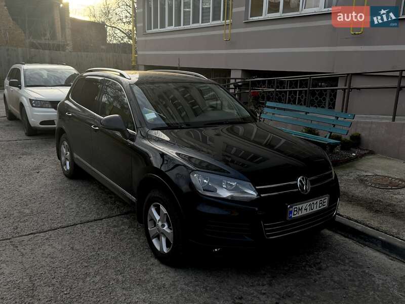 Внедорожник / Кроссовер Volkswagen Touareg 2011 в Сумах