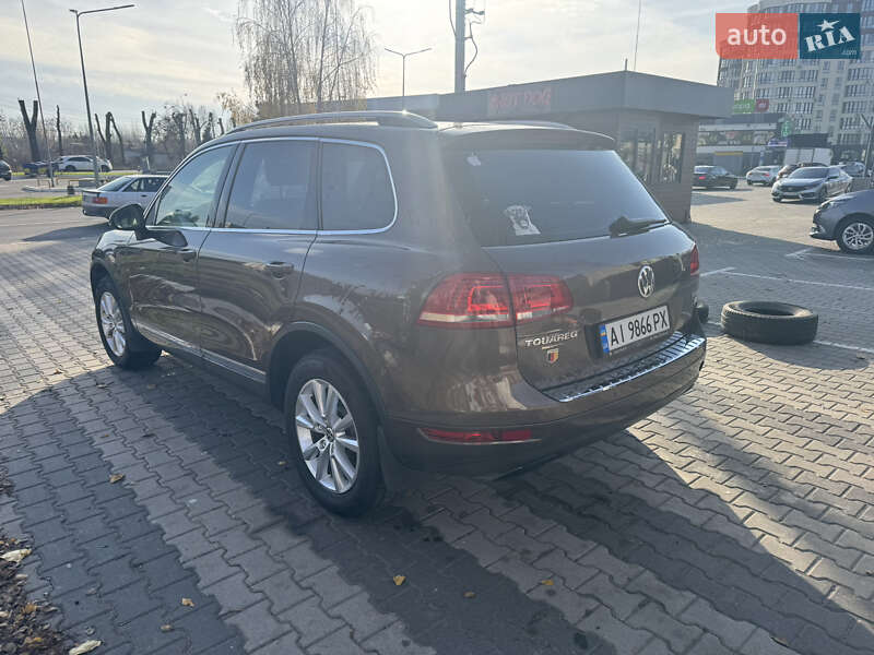 Внедорожник / Кроссовер Volkswagen Touareg 2013 в Вишневом