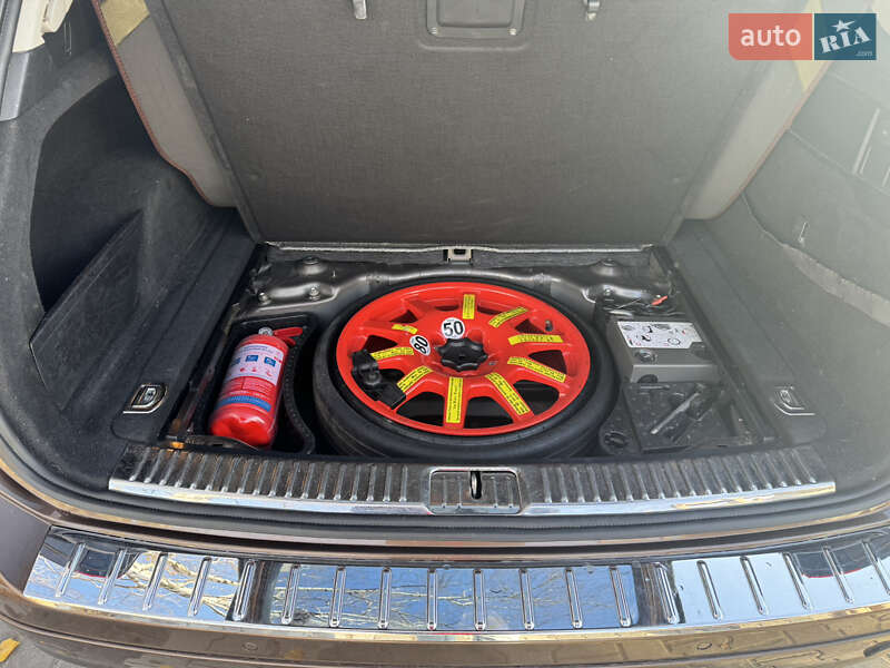 Внедорожник / Кроссовер Volkswagen Touareg 2013 в Вишневом