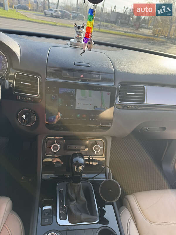 Внедорожник / Кроссовер Volkswagen Touareg 2013 в Вишневом