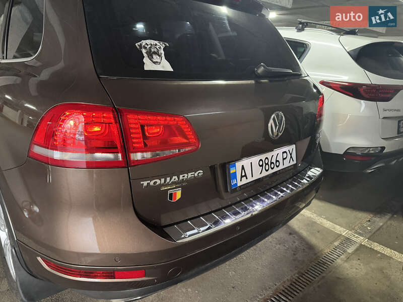 Внедорожник / Кроссовер Volkswagen Touareg 2013 в Вишневом