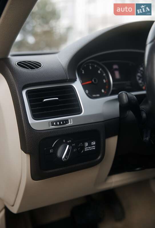 Внедорожник / Кроссовер Volkswagen Touareg 2011 в Ивано-Франковске