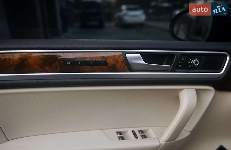 Внедорожник / Кроссовер Volkswagen Touareg 2011 в Ивано-Франковске